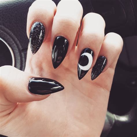 Diseño De Uñas Negras Con Nude 【IDEAS E IMÁGENES】